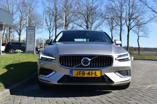 Volvo V60 (2025) thumbnail 3