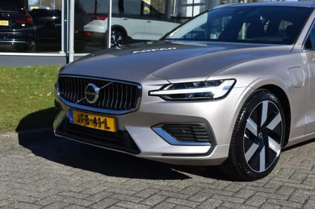 Volvo V60 (2025) thumbnail 4