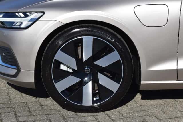 Volvo V60 (2025) thumbnail 5