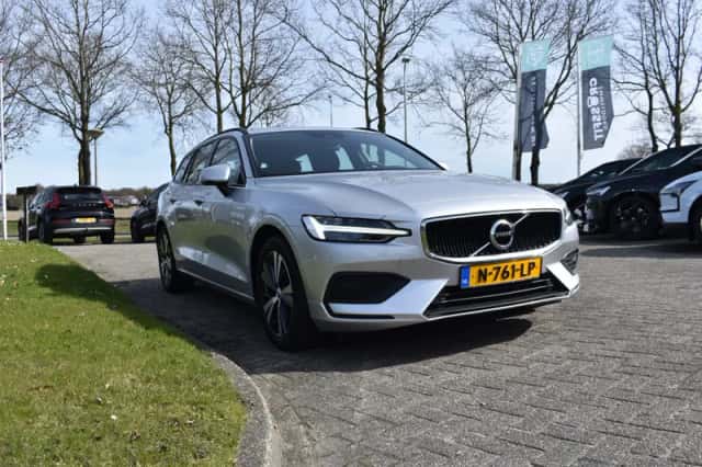 Volvo V60 (2021) thumbnail 2