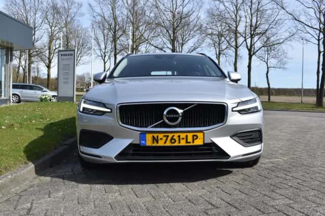 Volvo V60 (2021) thumbnail 3