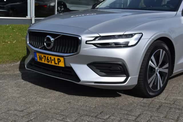 Volvo V60 (2021) thumbnail 4