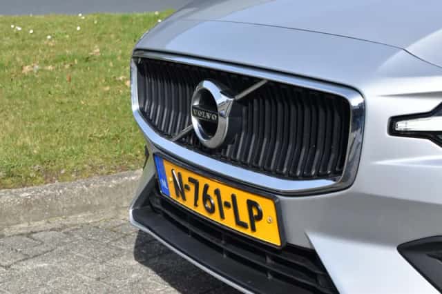 Volvo V60 (2021) thumbnail 5