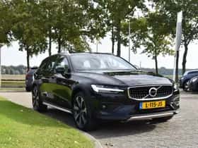 Volvo V60 (2021) thumbnail 2