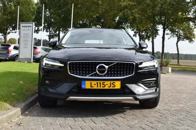 Volvo V60 (2021) thumbnail 3