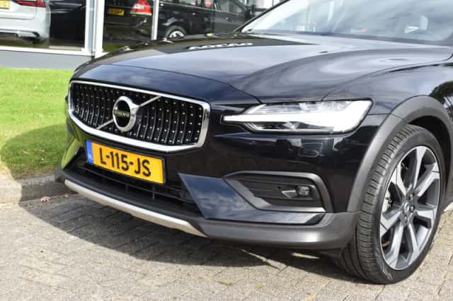 Volvo V60 (2021) thumbnail 4