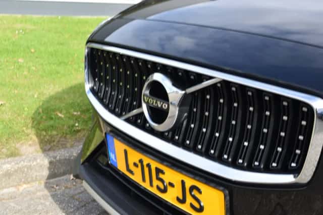 Volvo V60 (2021) thumbnail 5