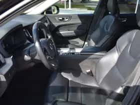 Volvo XC60 thumbnail 2