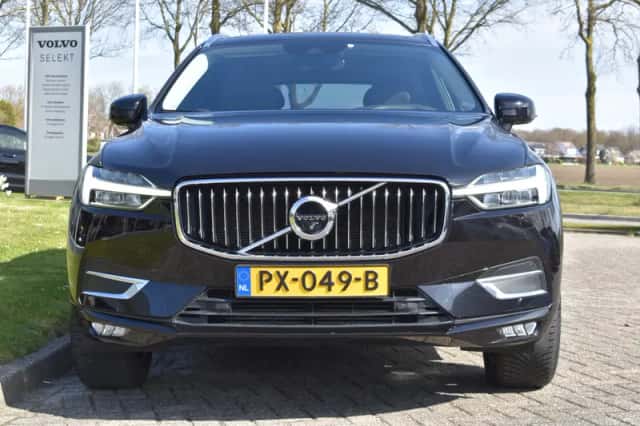 Volvo XC60 (2017) thumbnail 3