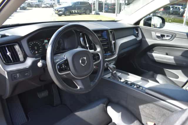 Volvo XC60 (2017) thumbnail 4