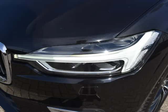 Volvo XC60 (2017) thumbnail 5