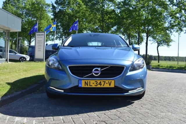 Volvo V40 (2016) thumbnail 3