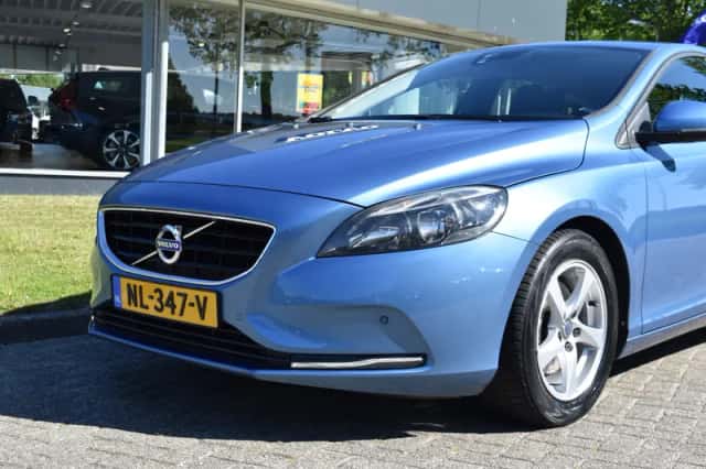 Volvo V40 (2016) thumbnail 4
