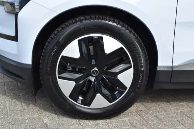 Volvo EX30 (2024) thumbnail 6