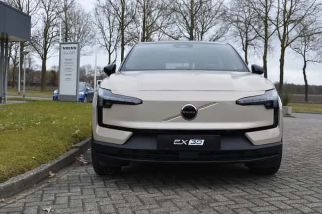 Volvo EX30 (2026) thumbnail 3
