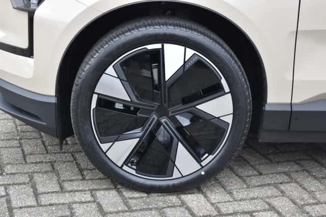 Volvo EX30 (2026) thumbnail 6