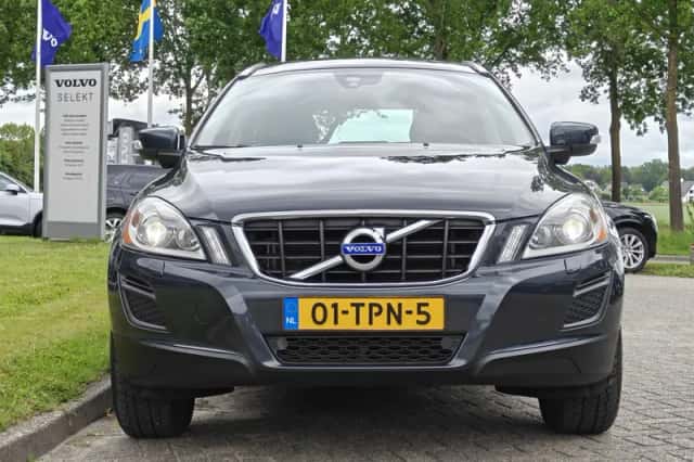 Volvo XC60 (2012) thumbnail 2