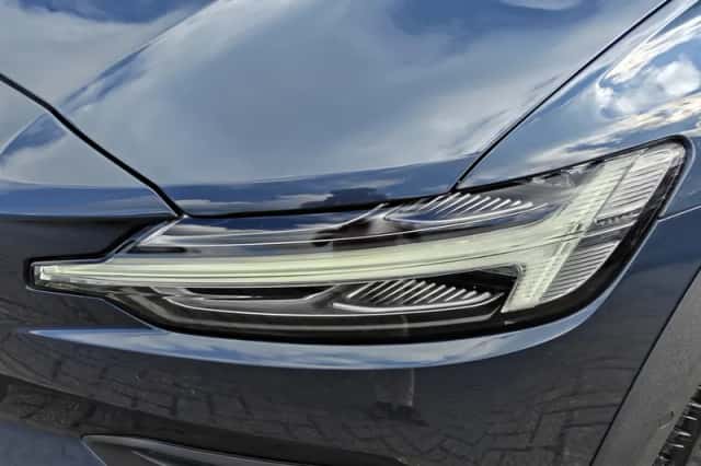 Volvo V60 (2022) thumbnail 3
