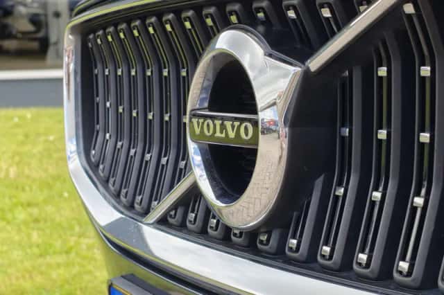 Volvo V60 (2022) thumbnail 4