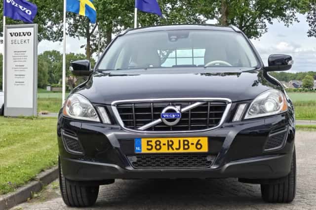 Volvo XC60 (2011) thumbnail 2
