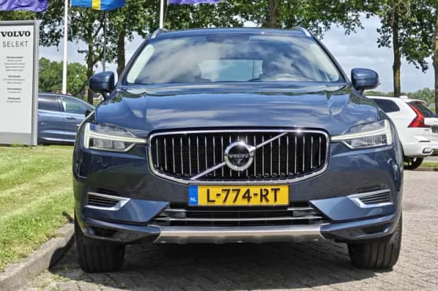 Volvo XC60 (2017) thumbnail 2