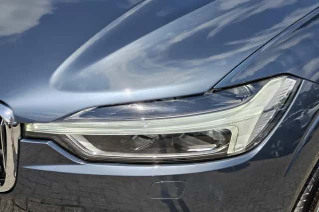 Volvo XC60 (2017) thumbnail 3