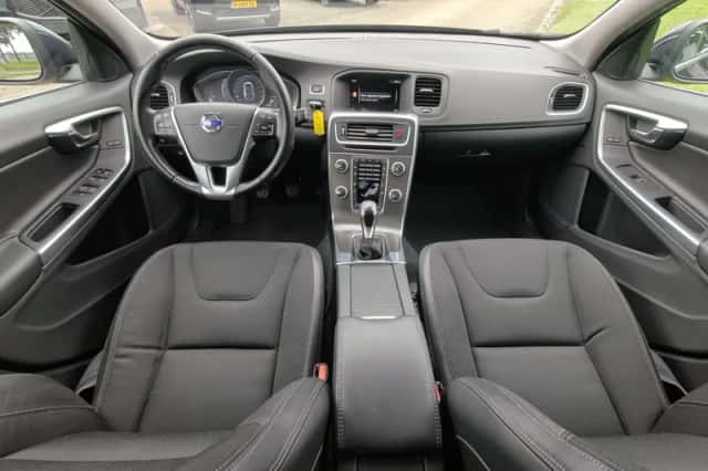 Volvo V60 (2015) thumbnail 5