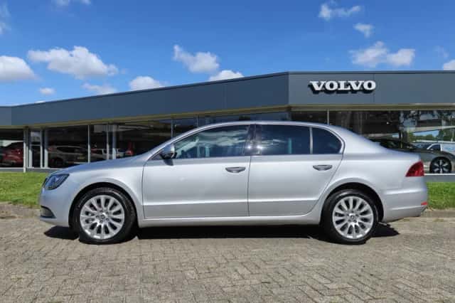 Škoda Superb (2015) thumbnail 6