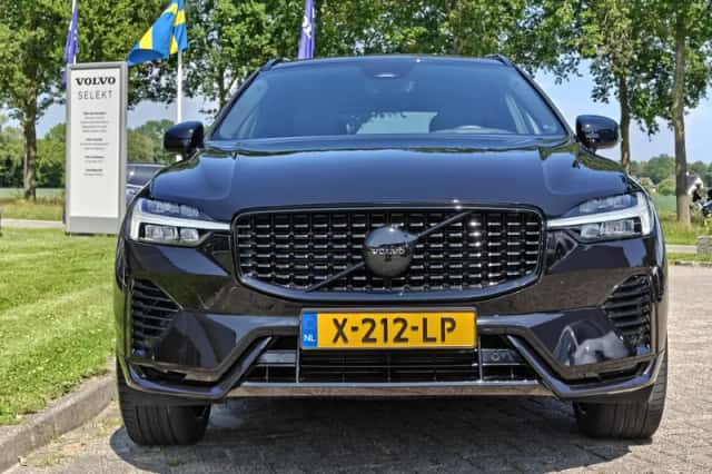 Volvo XC60 (2023) thumbnail 2