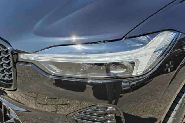 Volvo XC60 (2023) thumbnail 3