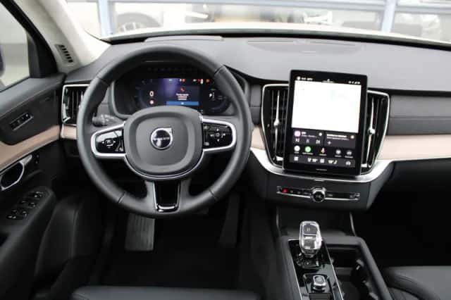 Volvo XC90 (2025) thumbnail 2
