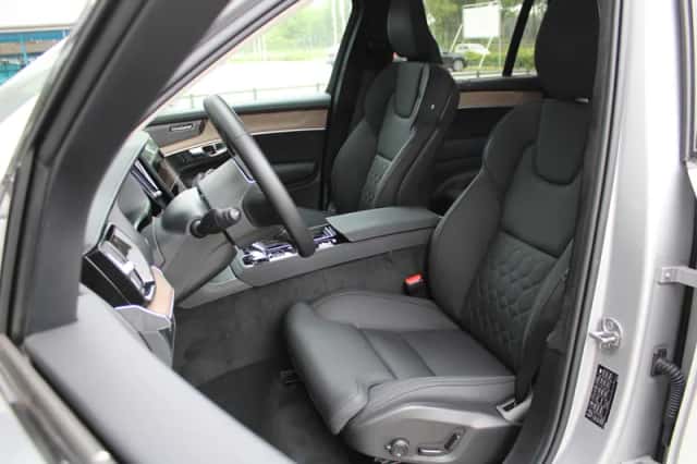 Volvo XC90 (2025) thumbnail 4