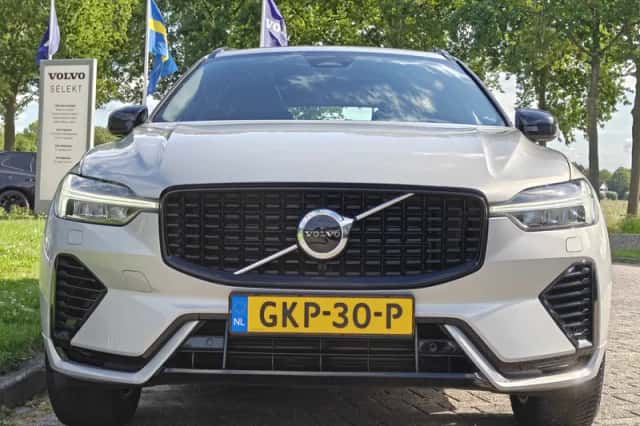 Volvo XC60 (2023) thumbnail 2