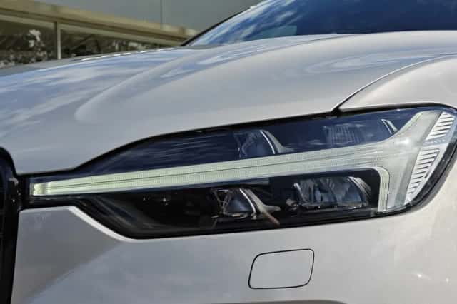 Volvo XC60 (2023) thumbnail 3