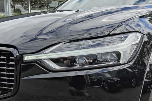 Volvo XC60 (2020) thumbnail 3
