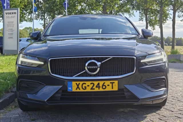 Volvo V60 (2019) thumbnail 2