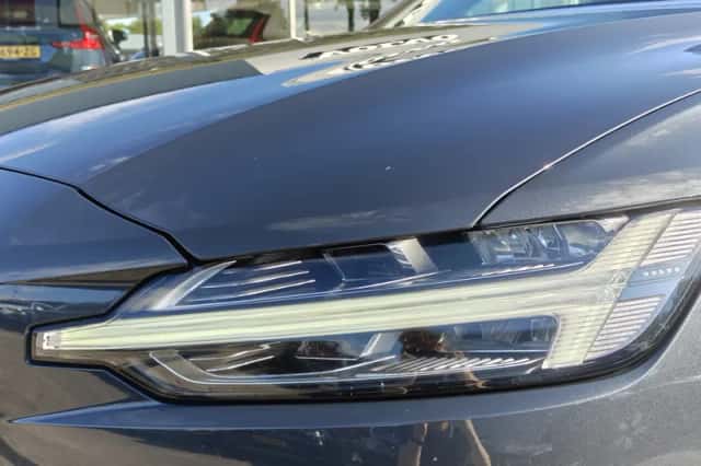 Volvo V60 (2019) thumbnail 3