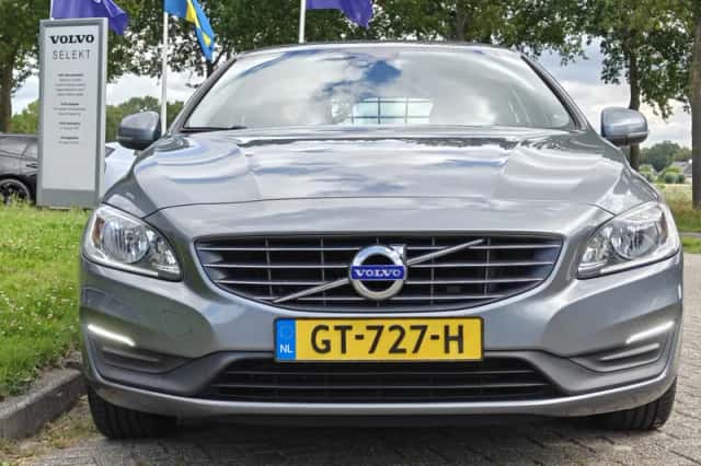Volvo V60 (2015) thumbnail 2