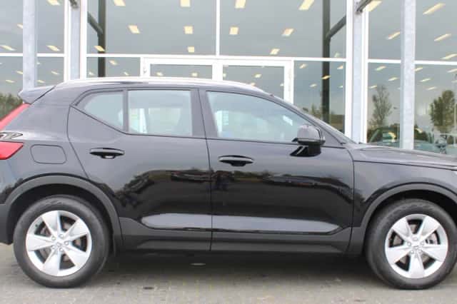 Volvo XC40 (2024) thumbnail 3