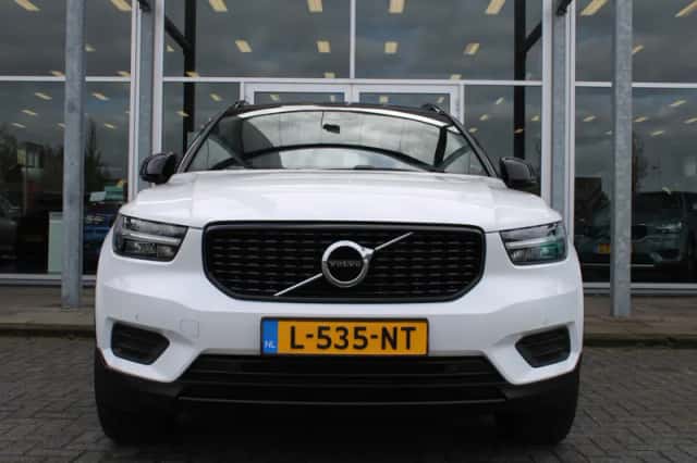 Volvo XC40 (2021) thumbnail 4