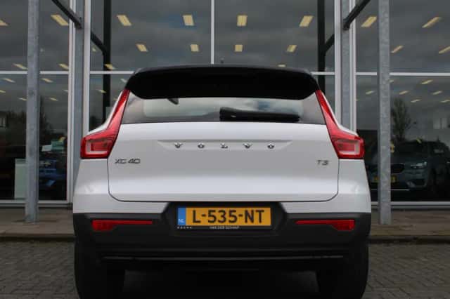 Volvo XC40 (2021) thumbnail 5