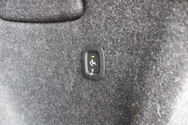 Volvo XC40 (2021) thumbnail 6
