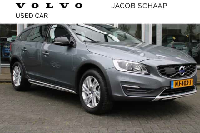 Volvo V60 (2017) thumbnail 1