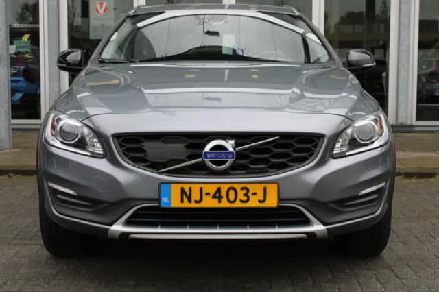 Volvo V60 (2017) thumbnail 4