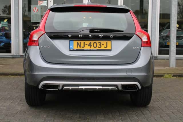 Volvo V60 (2017) thumbnail 5
