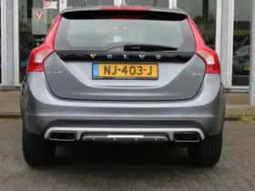 Volvo V60 (2017) thumbnail 5