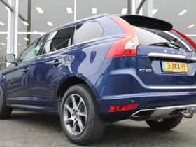 Volvo XC60 (2015) thumbnail 3