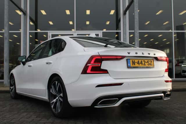 Volvo S60 (2022) thumbnail 3