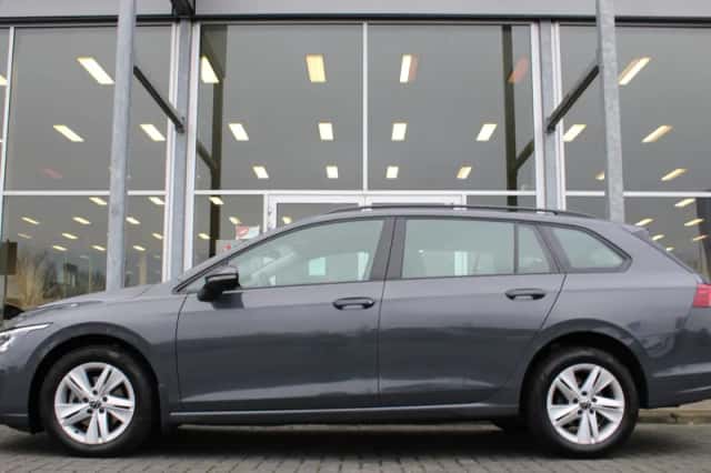 Volkswagen Golf (2021) thumbnail 2