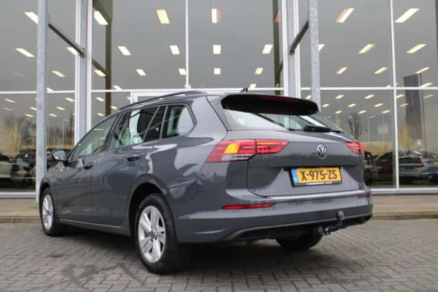 Volkswagen Golf (2021) thumbnail 3